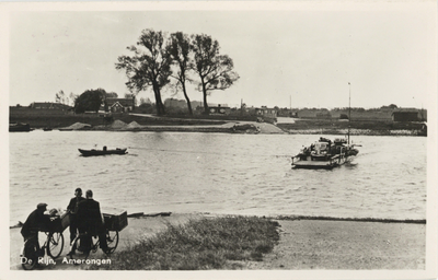 6913 Gezicht op de rivier de Rijn bij Amerongen uit het noorden, met rechts de veerpont.